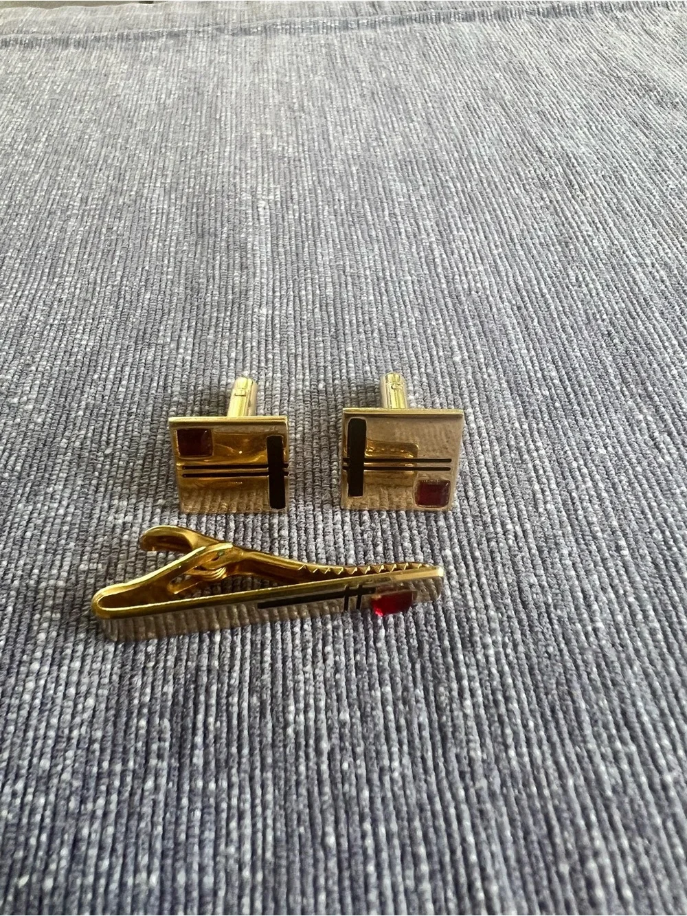 Gold Tone Men's Cufflink and Tie Bar Set with Red  & Black Accent